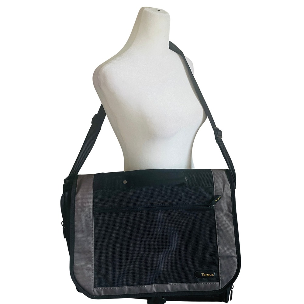 Targus Y2K Commute Urban Messenger Bag Padded Laptop Gorpcore Techwear Utility